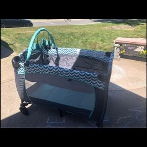 Evenflo pack and play